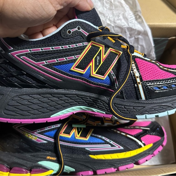 New Balance Women's Black and Pink Running Shoes - Picture 5 of 5